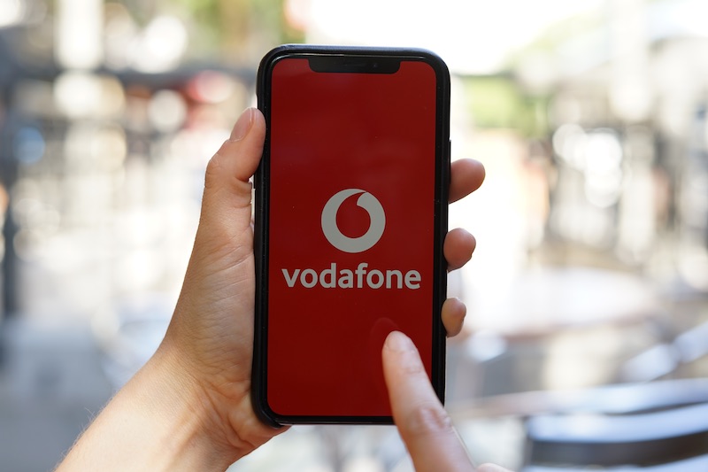 Vodafone Offers Free Unlimited Data to 500,000 Mobile | usave.co.uk